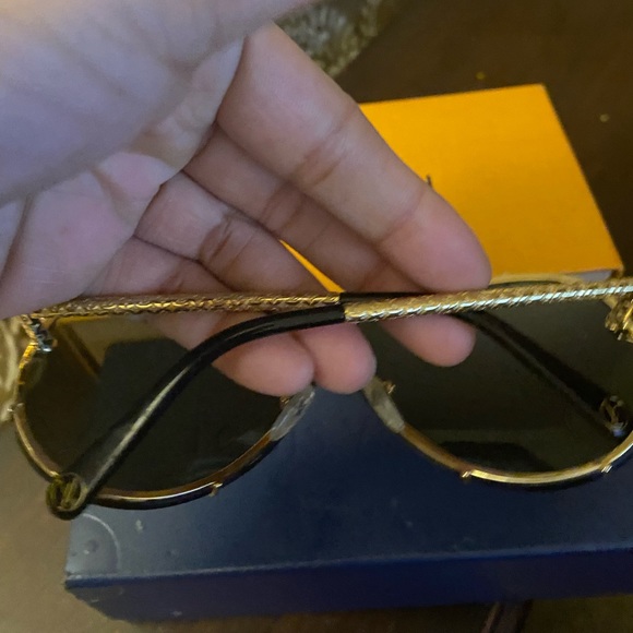 ***SOLD***Louis Vuitton Sunglasses Drive (Aviators) - Picture 4 of 6